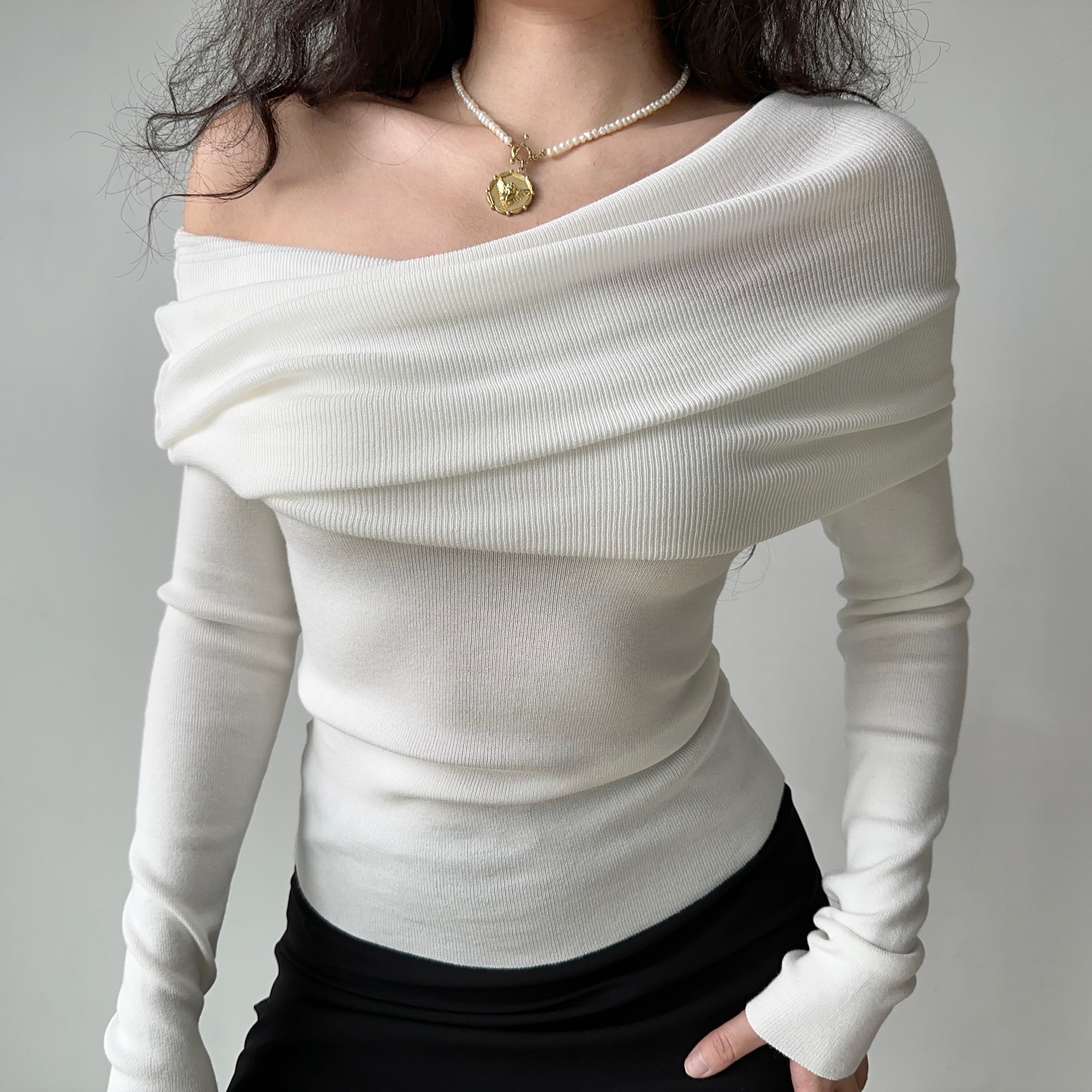 Sexy One-Shoulder Pleated Knitted Top for Women - Slim Fit Flattering Sweater in European and American Style