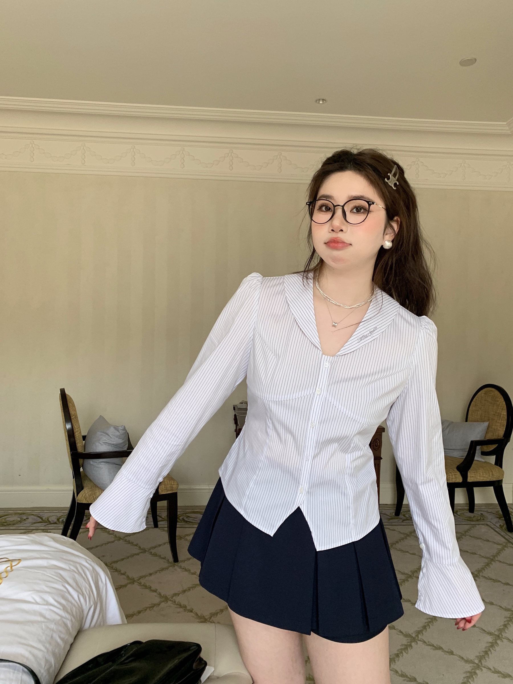 Slightly Chubby Minimalist White Long Sleeve Shirt with Waist Stripes - Trendy Casual Top for Everyday Wear