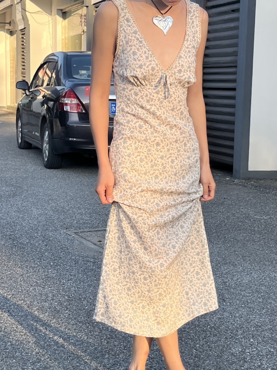 Spring 2025 French Floral V-Neck Tie Waist Slim Fit Sleeveless Dress for Women - Perfect for 90s and Y2K Style Looks