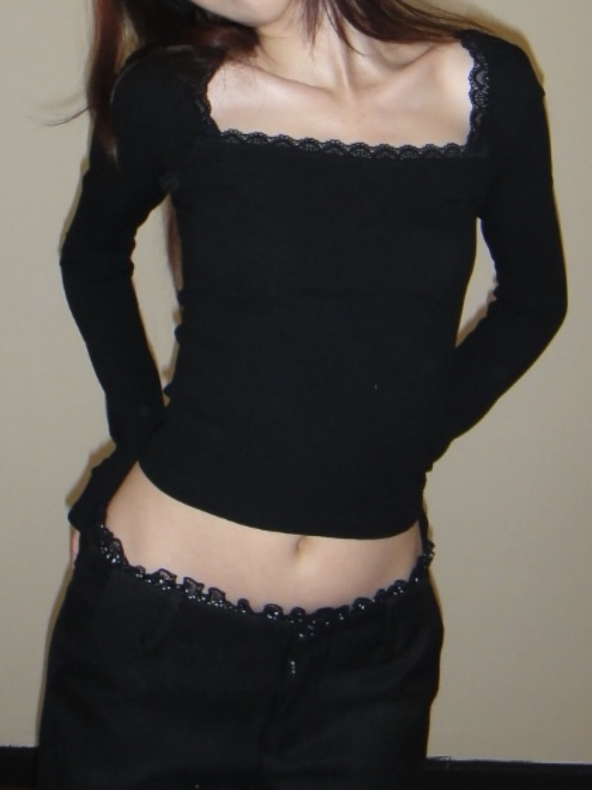 Spring 2025 Women's Elegant Square Neck Slim Fit Short T-Shirt - Versatile Basic Top for Hot Girl Style