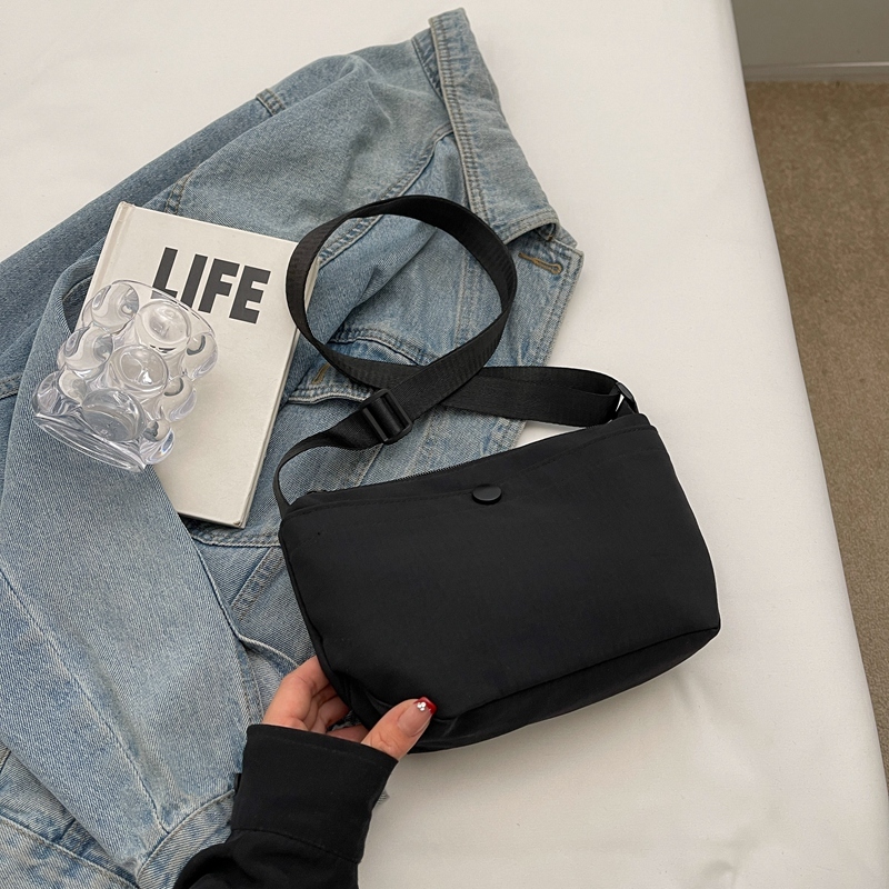Summer Minimalist Lightweight Crossbody Bucket Bag for Women - Versatile Zipper Phone Bag for Commuting and Daily Use
