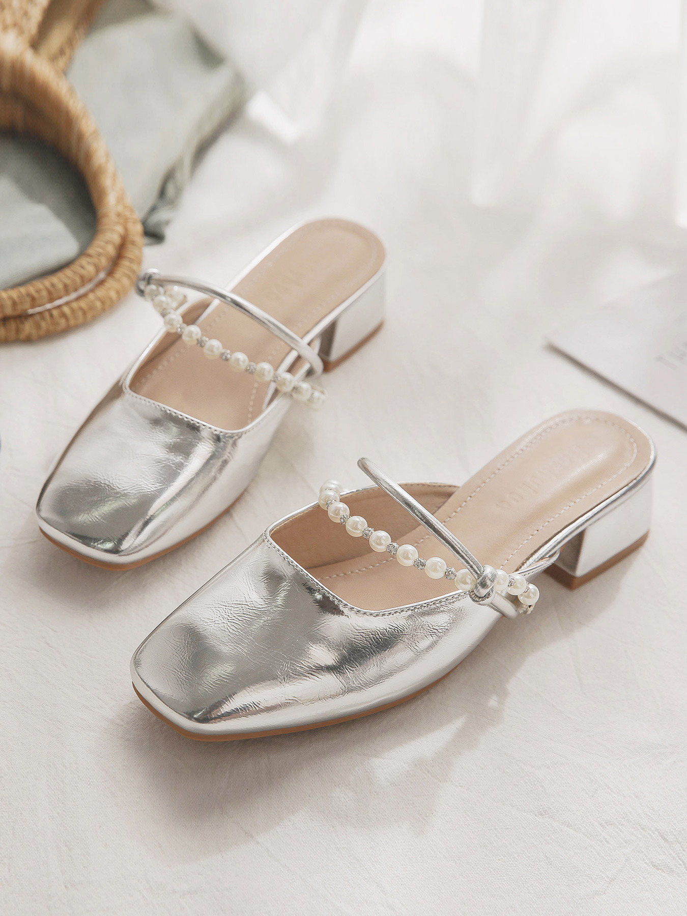 Summer Women's Sheepskin Slip-On Chunky Heeled Closed-Toe Slippers - No-Heel Lazy Style for Outdoor Fashion