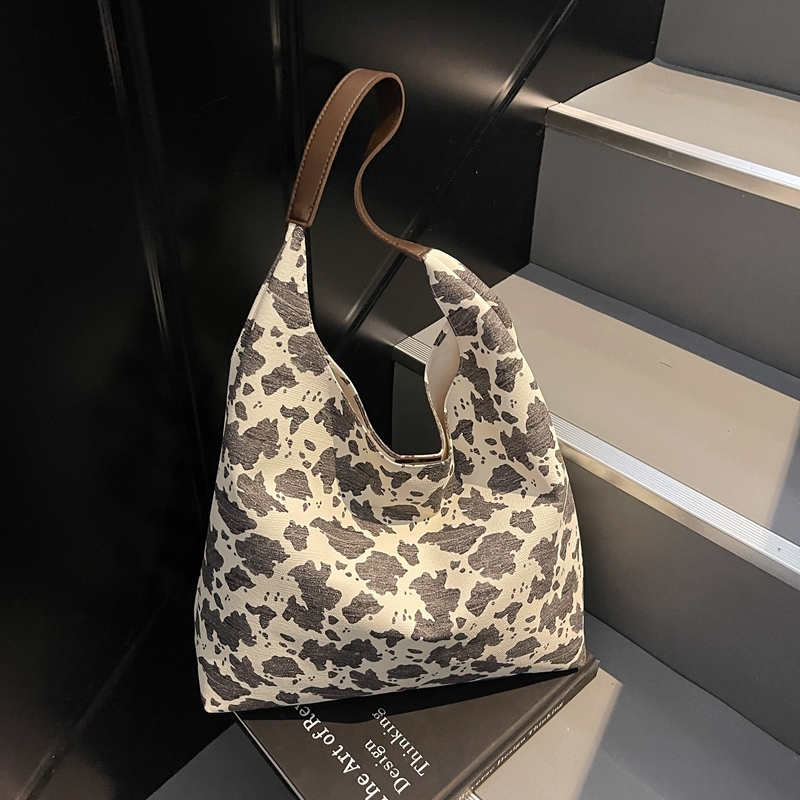 Textured Cow Print Shoulder Bag for Women - Summer 2025 Niche Underarm Tote, Versatile Commuting Style