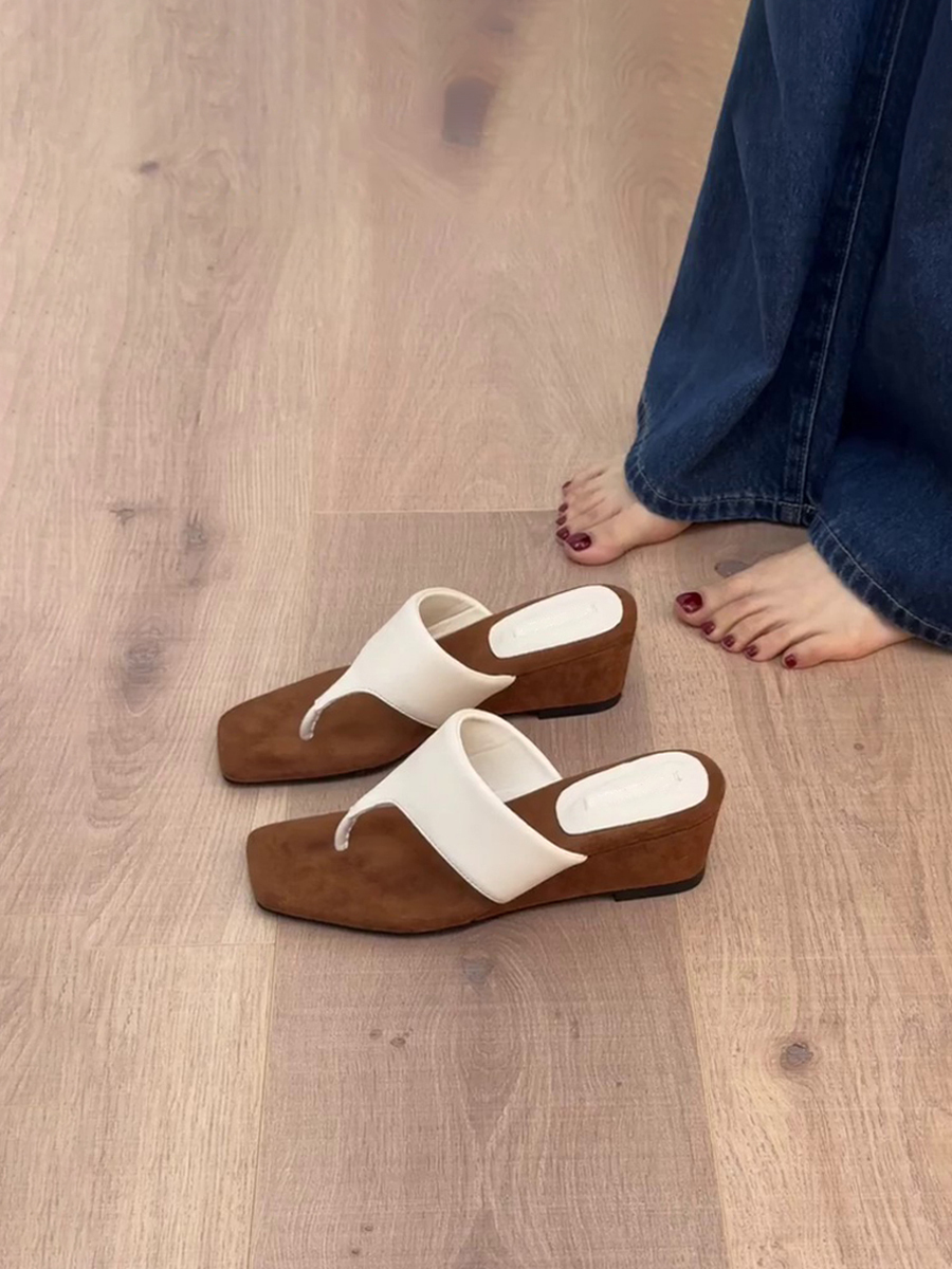 Thick-Soled Sheepskin Flip-Flops for Women - Retro Minimalist Square-Toe Wedge Sandals for Outdoor and Beach Wear