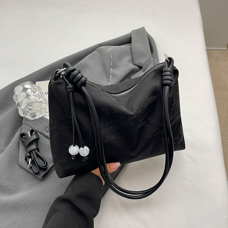 Trendy Chinese-Style Women's Shoulder Tote Bag 2025 – Large Capacity Crossbody Bag for Commuting and Everyday Use