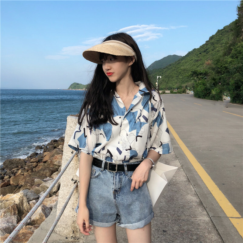 Trendy Hong Kong Style Printed Short Sleeve Shirt for Women - Loose Hawaiian Beach Top, Versatile Casual Wear