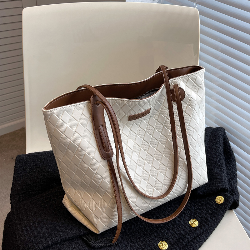 Trendy Large Capacity Single-Shoulder Tote Bag for Women - Versatile Commuting Style for Spring Summer 2025
