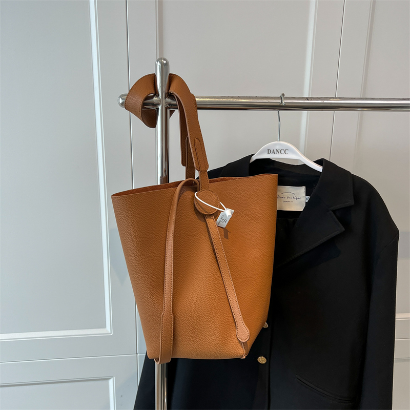 Trendy Large-Capacity Women's Shoulder Bag - Spring/Summer 2025 Versatile Bucket Bag for Commuting and Everyday Use