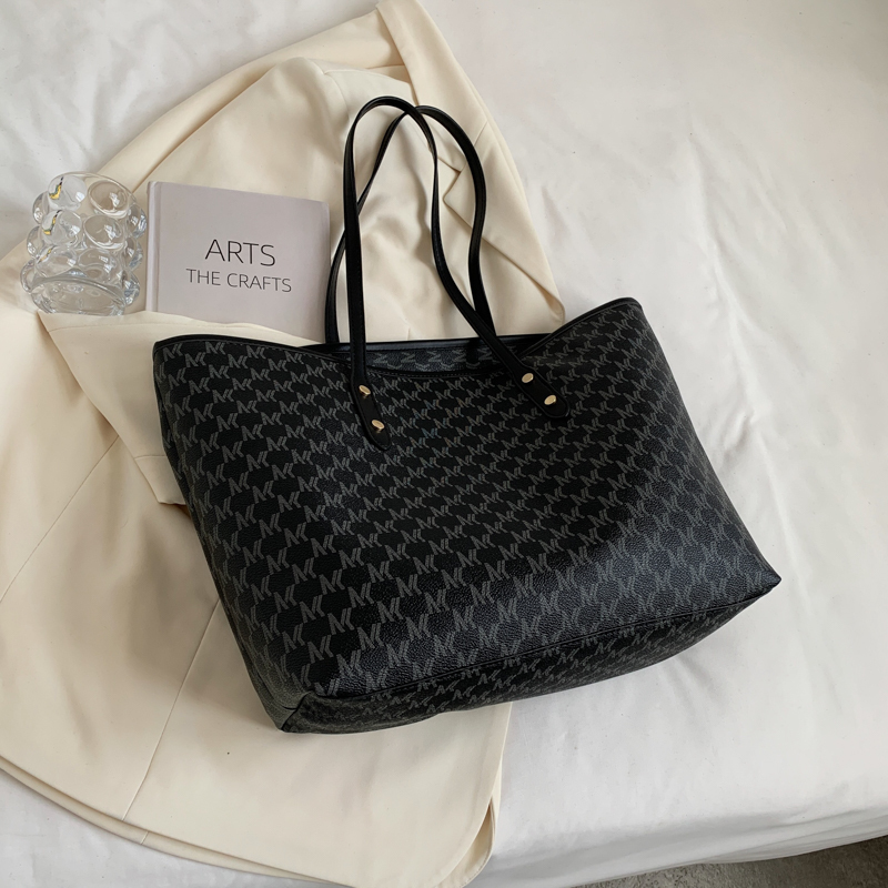 Trendy Large Capacity Women's Shoulder Bag - Versatile Light Luxury Tote for Commuting - 2025 Fashion Must-Have