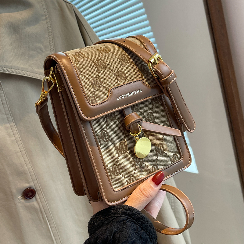 Trendy Mini Square Bag for Women - 2025 French-Style Retro Phone Bag for Spring and Summer, Fashionable Small Crossbody Purse