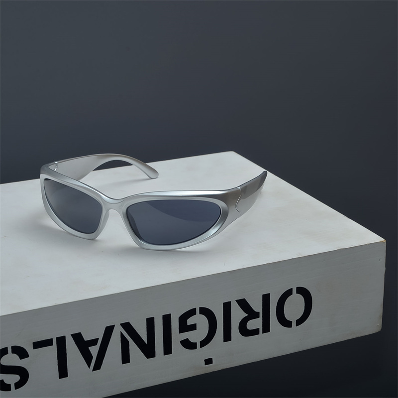 Trendy Retro Tech Punk Sunglasses for Men and Women - Stylish European American Street Photography Eyewear