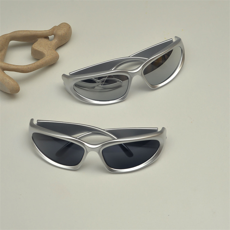 Trendy Retro Tech Punk Sunglasses for Men and Women - Stylish European American Street Photography Eyewear