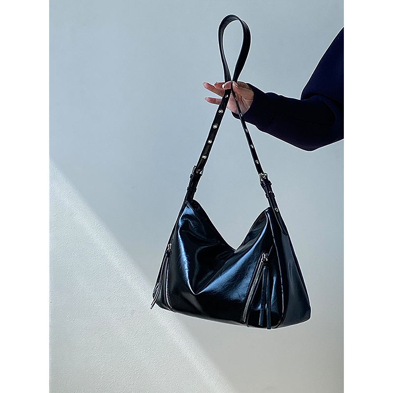 Trendy Unisex Large Capacity Tote Bag - Versatile Commuter Shoulder Crossbody Bag for Women - Stylish 2025 Fashion Essential