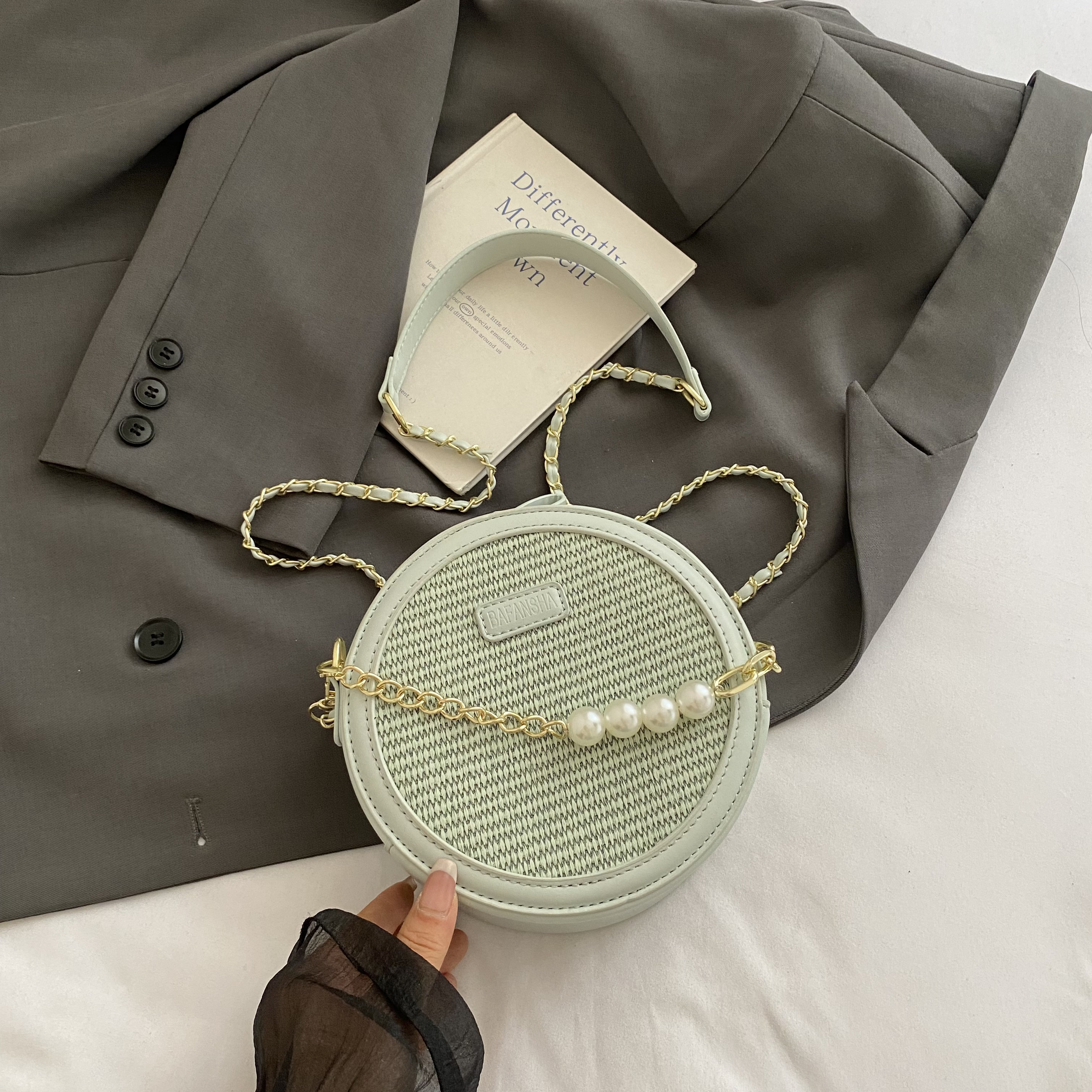 Trendy Women's 2025 Versatile Chain Crossbody Shoulder Bag - Small Round Design for Commuting and Everyday Chic