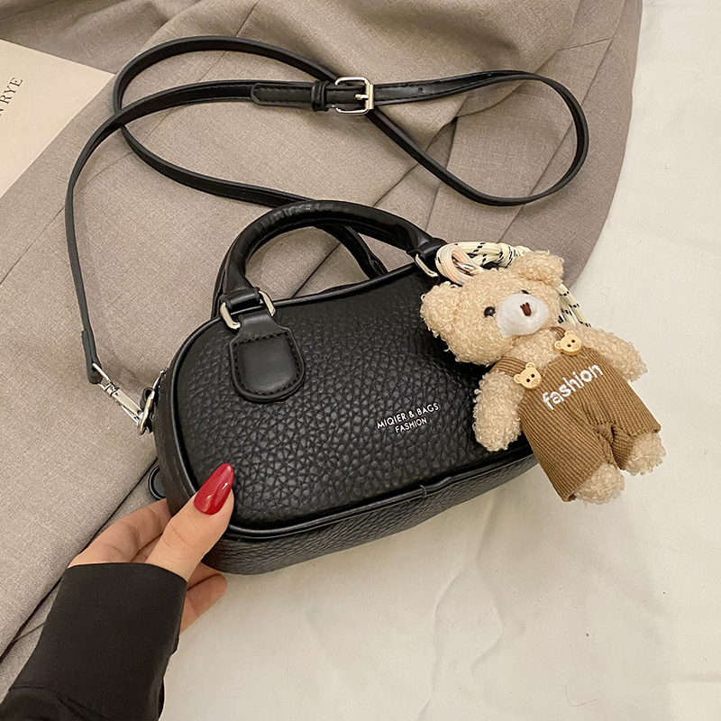 Trendy Women's High-End Shoulder Bag 2025 - Versatile Crossbody Handbag for Commuting and Daily Use