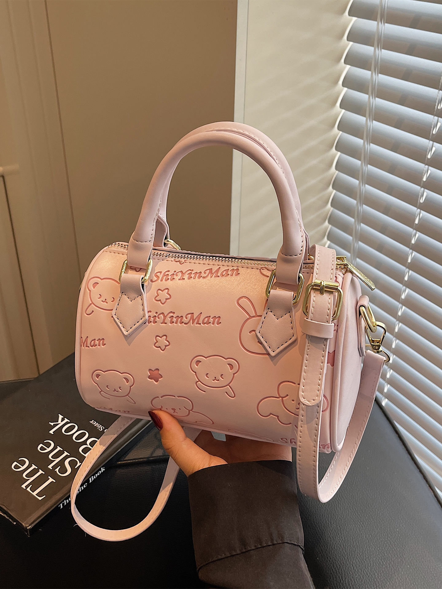 Trendy Women's Light Luxury Handbag 2025 - Versatile Shoulder & Crossbody Bag for Modern Chic Style