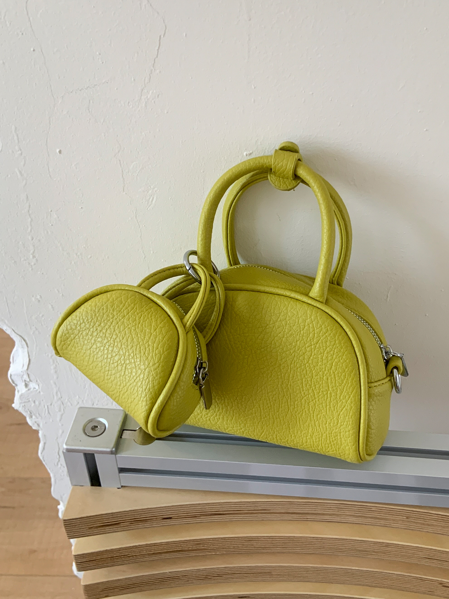 Trendy Women's Red Shoulder Bag - 2025 High-End Commuter Crossbody Pillow Bag for Fashion Lovers