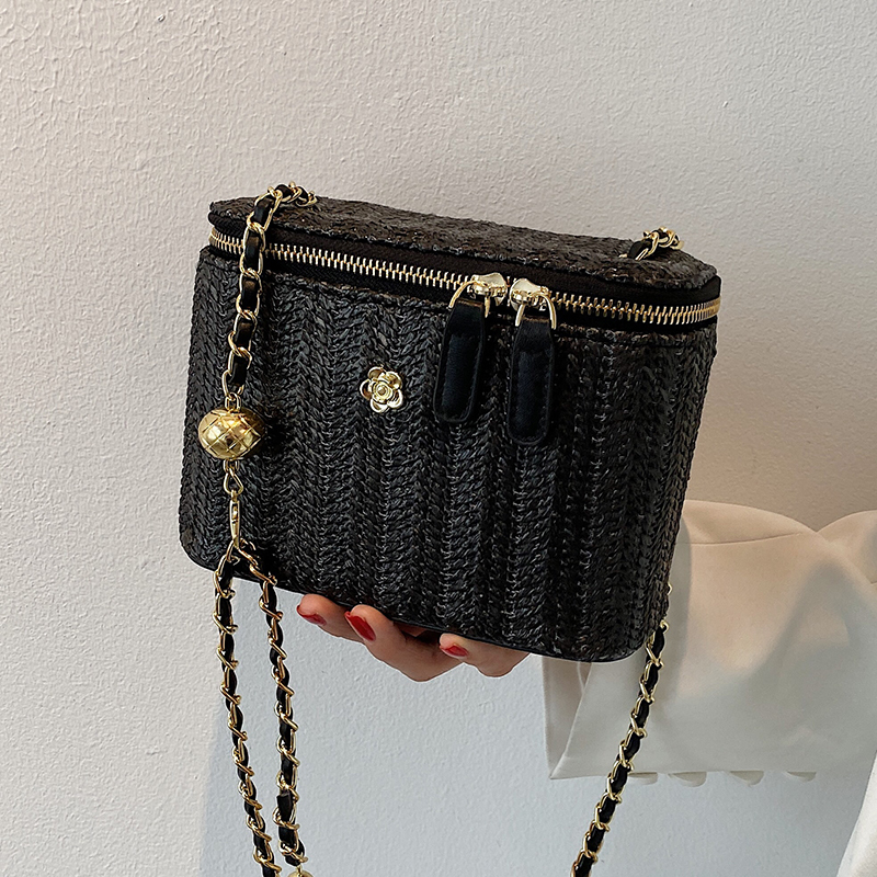 Trendy Woven Chain Crossbody Bag for Women - Small Square Design, Perfect for Spring Summer 2025, Versatile Beach Vacation Style