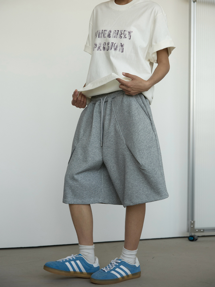 Unisex Loose-Fitting Deconstructed Pleated Shorts with Large Pockets - 2025 Fashion Trend, Five-Point Length