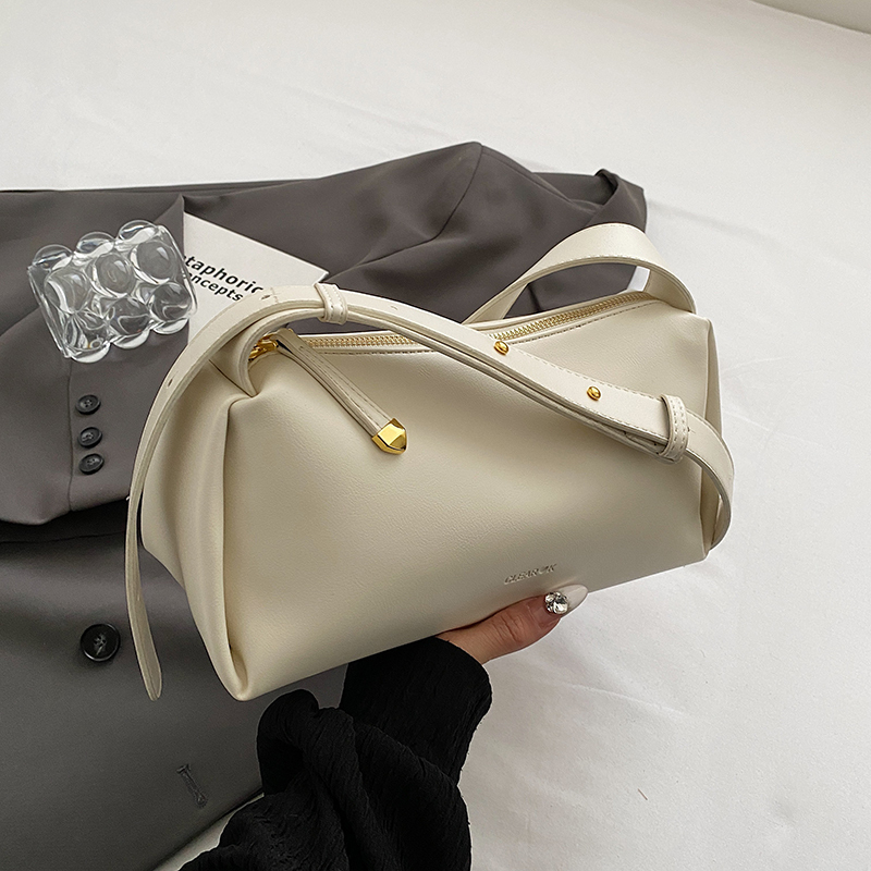 Versatile Korean Minimalist High-End Shoulder Bag for Women - 2025 Spring/Summer Crossbody Commuting Collection