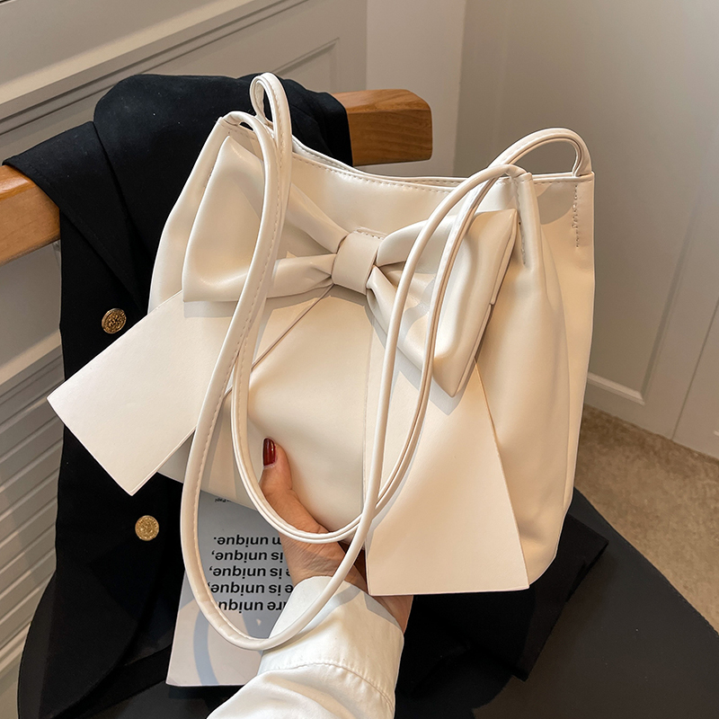 Versatile Large Capacity Shoulder Bag for Women, Trendy Hand-Held Tote for Spring/Summer 2025, Perfect Commuter Accessory