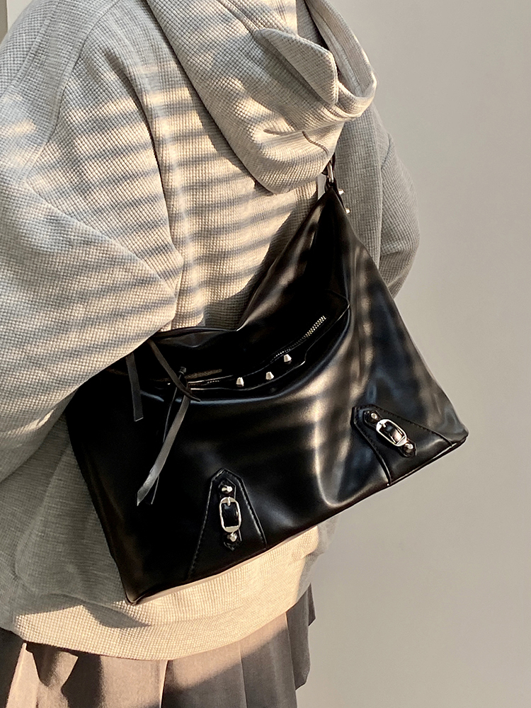 Versatile Large Capacity Tote Bag for Women - Fashionable Commuter Shoulder & Crossbody Bag for Classes and Everyday Use