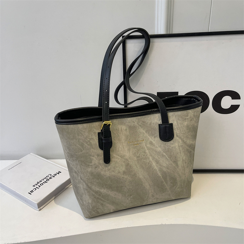 Versatile Single-Shoulder Tote Bag for Women, Large Capacity Commuter Bag, 2025 Spring/Summer Fashion, Stylish for Students