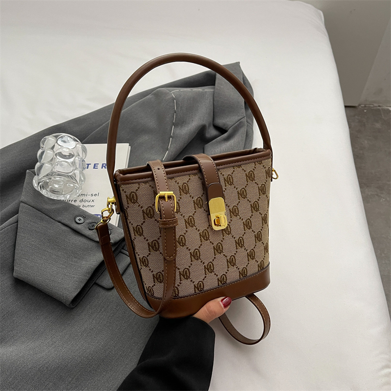 Versatile Women's Color-Blocking Bucket Bag - 2025 Trendy Casual Crossbody Handbag with High-End Appeal
