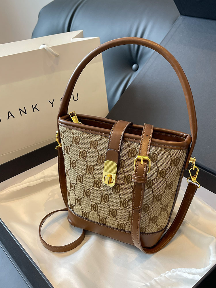 Versatile Women's Color-Blocking Bucket Bag - 2025 Trendy Casual Crossbody Handbag with High-End Appeal