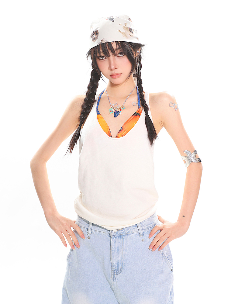 Versatile Women's Slim-Fit U-Neck Tank Top - Simple and Stylish Basic for Everyday Wear
