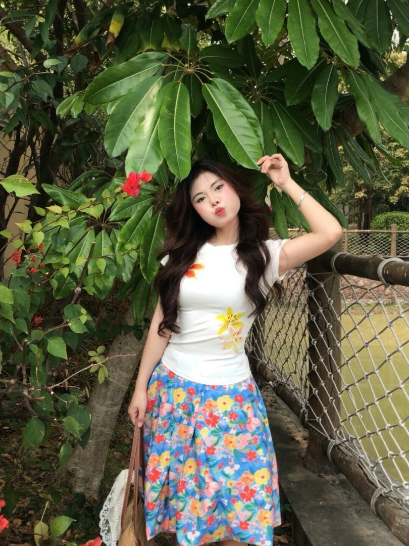 Vintage Floral Print Shoulder T-Shirt for Women - Spicy American Style, Slim Fit, Flattering Elastic Short Sleeves for Summer
