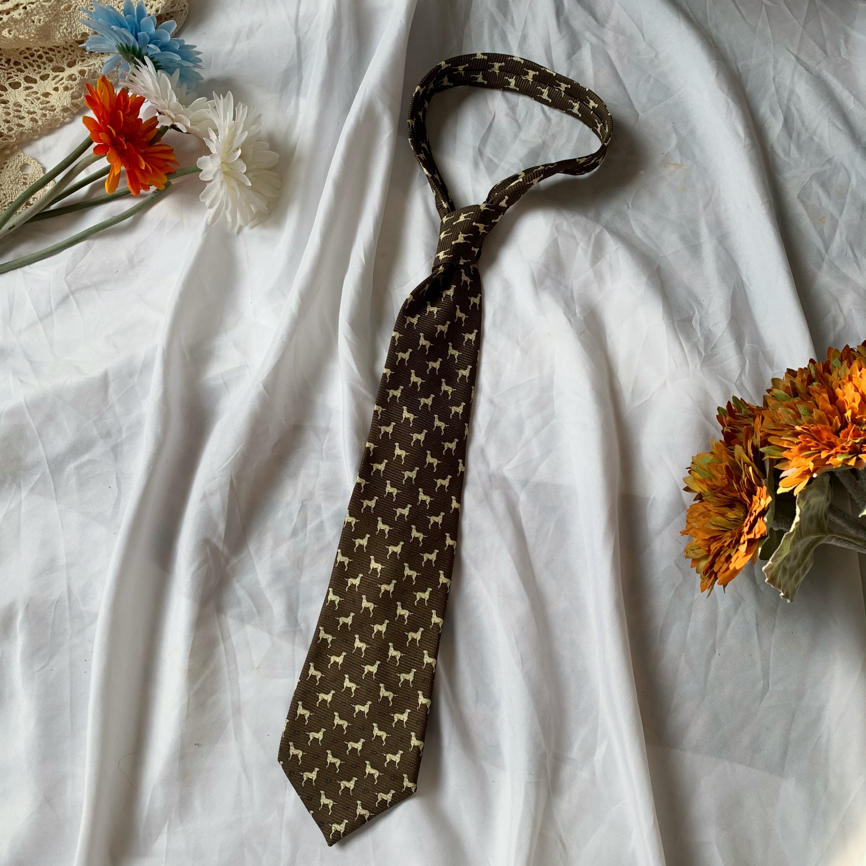 Vintage Floral Wide Bow Tie - Handmade Retro Hong Kong Style, Trendy Korean Casual Accessory for a Chic Look