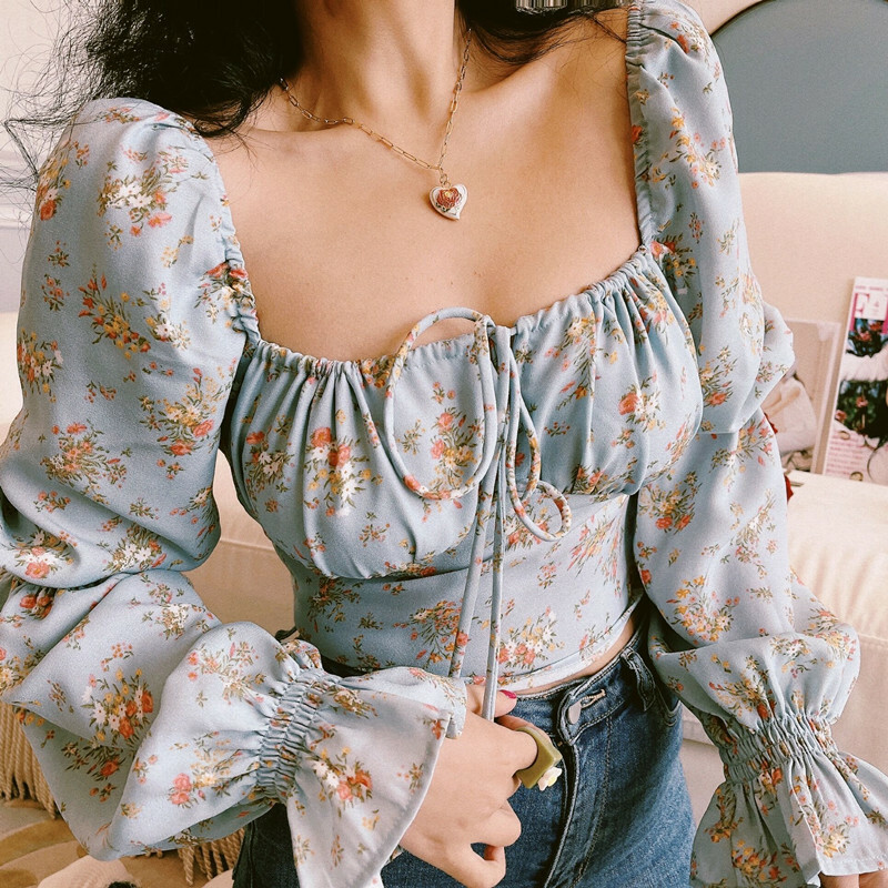 Vintage French Floral Puff Sleeve Shirt with Square Neck - Stylish Autumn Waist-Baring Top for Vacation - Y2K Inspired