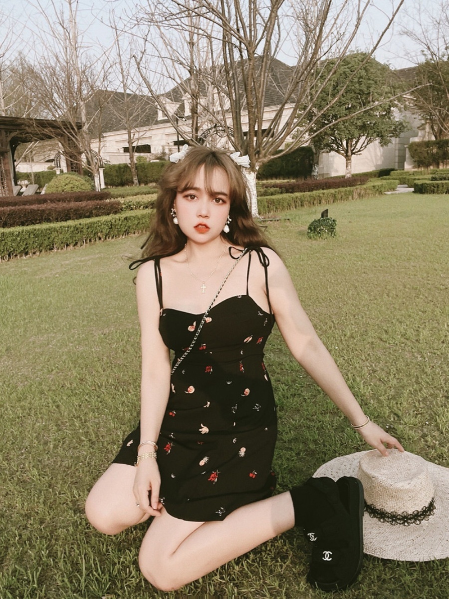 Vintage French Fruit Print A-Line Slip Dress - Waist-Cinching Short Skirt for Spring/Summer 2025 - Chic 90s Inspired Style