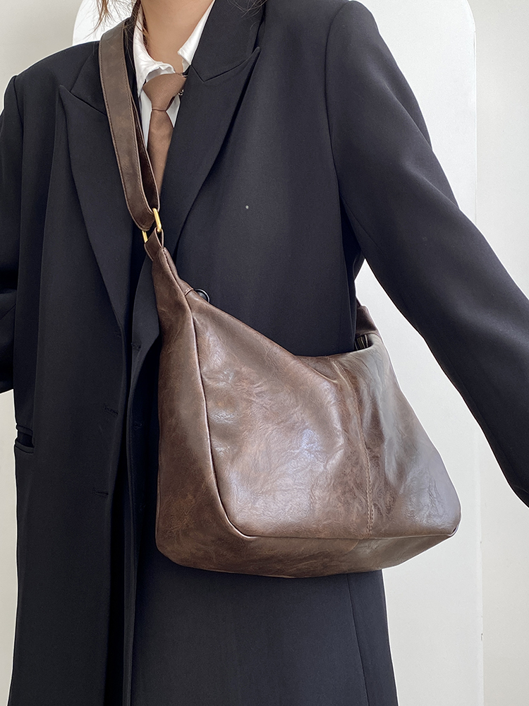 Vintage Large Capacity Shoulder Crossbody Bag for Women - Versatile Commuter Style for College and Everyday Use