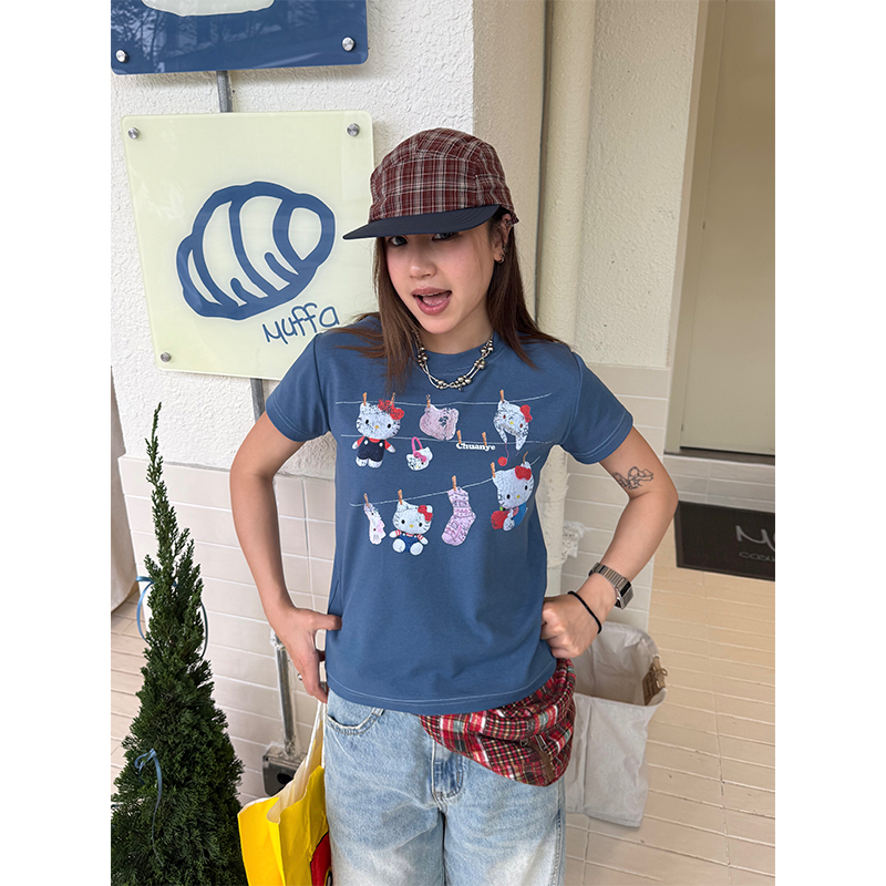 Vintage Printed Slim Fit Short-Sleeve T-Shirt for Women - Water-Washed Original Shoulder Kitty Design, Stretchy Summer Top