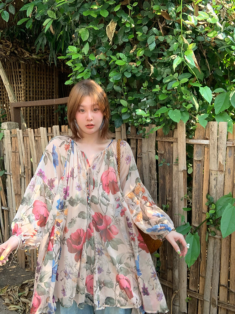 Vintage Watercolor Floral V-Neck Long Dress with Lantern Sleeves - Retro Dream Mountain Style for Women