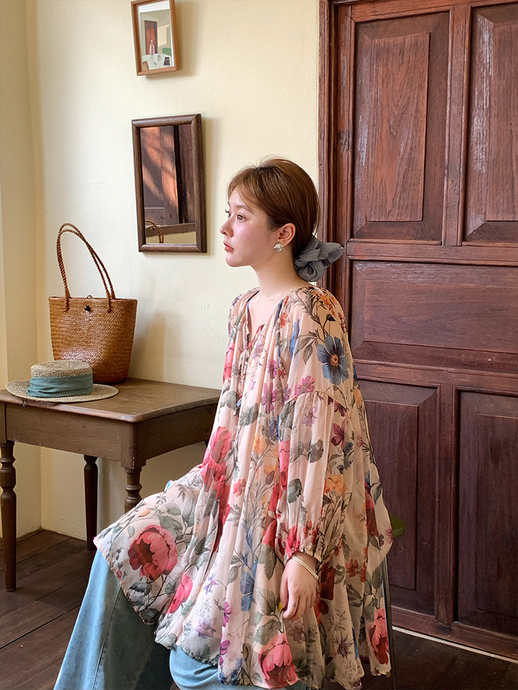 Vintage Watercolor Floral V-Neck Long Dress with Lantern Sleeves - Retro Dream Mountain Style for Women