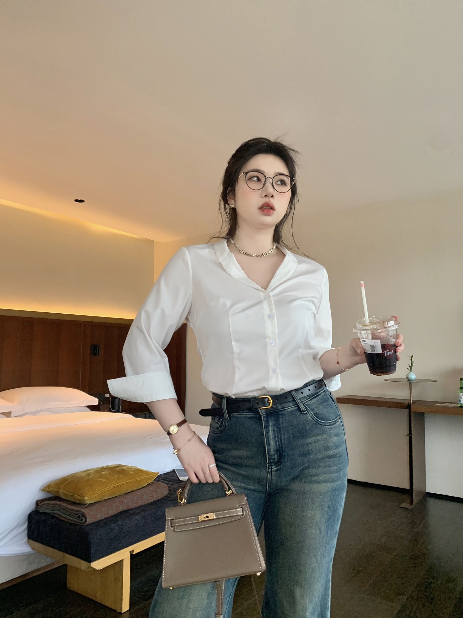 White Loose V-Neck Shirt - Versatile Moonlight Style Top, Perfect for Casual Chic Looks, Ideal for 90s and Y2K Fashion Enthusiasts
