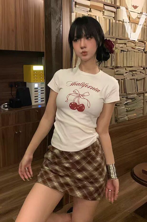 Women's American-Style Cherry Print Short T-Shirt, 2025 Summer Slim Fit, Round Neck, Regular Shoulder, Short Sleeves