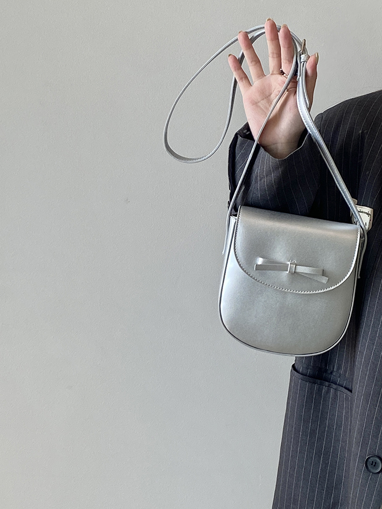 Women's Exquisite Silver Bow Crossbody Bag - Small Shoulder Bag for Spring Summer 2025 Niche Design