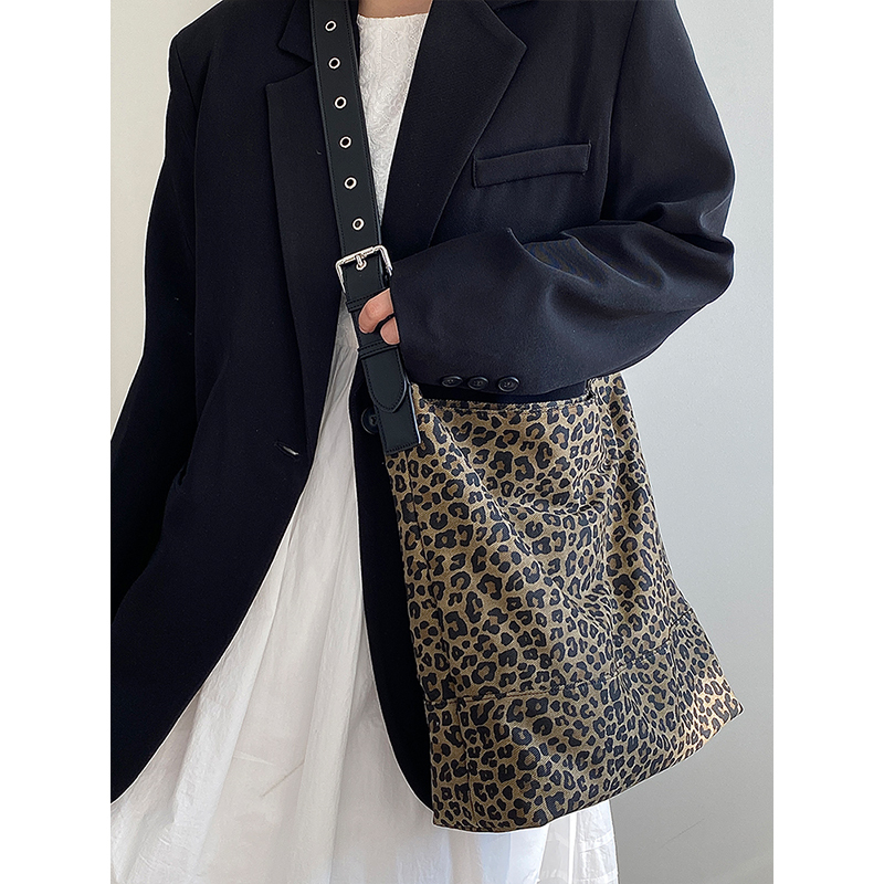 Women's High-End Leopard Print Tote Bag - Large Capacity Spring Summer Shoulder Crossbody Bag for 2025 Fashion