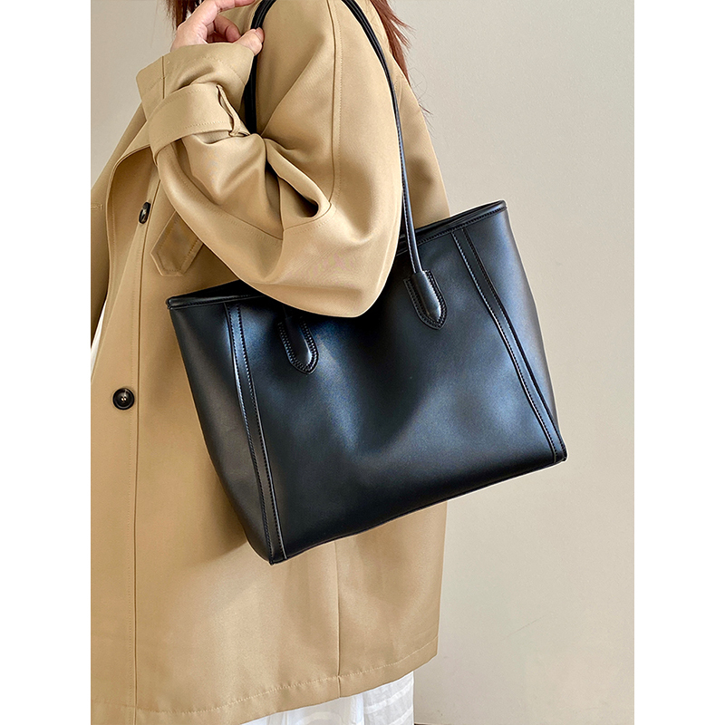 Women's Large Capacity Korean Style Shoulder Tote Bag - Versatile Commuter Design for Spring Summer 2025