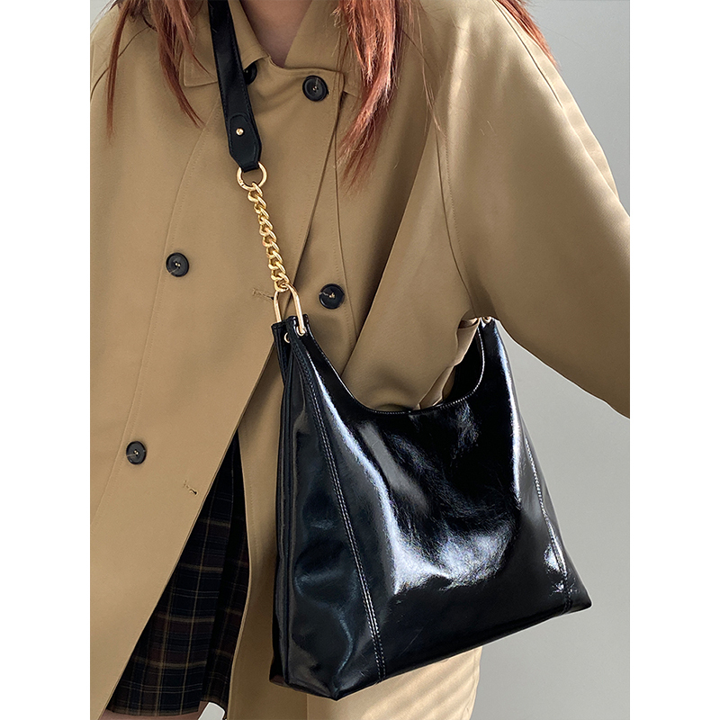 Women's Large Capacity Tote Bag - Niche Design Underarm Shoulder Crossbody Bag with Chain - Perfect for Commuting