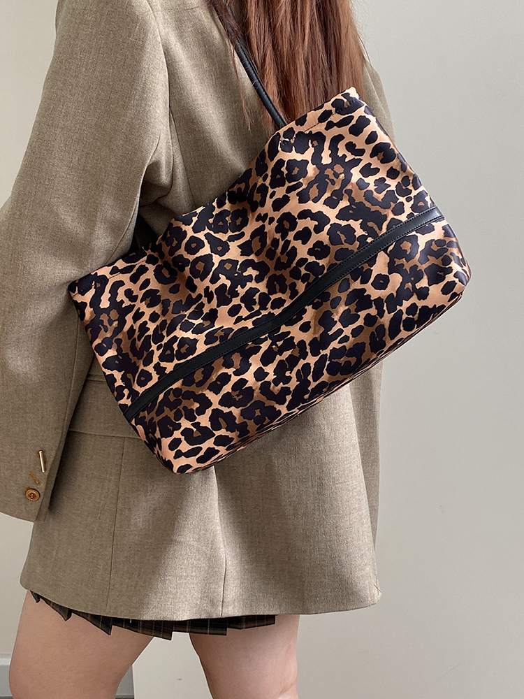 Women's Leopard Print Canvas Tote Bag - Large Capacity Shoulder Handbag for Spring/Summer 2025 - Trendy Niche Design
