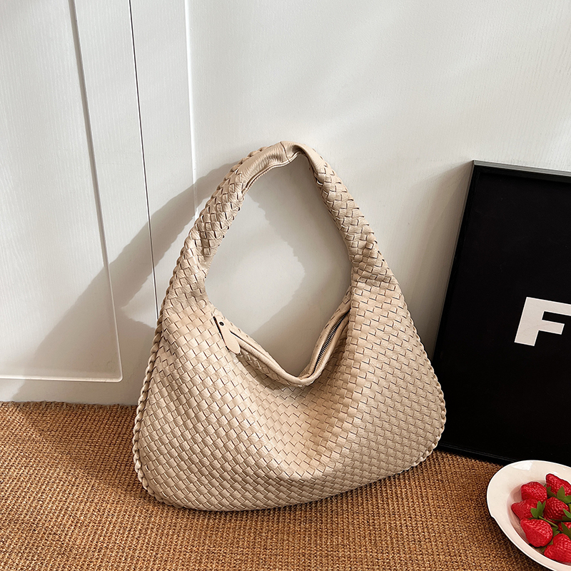 Women's Minimalist Dumpling Handbag - Large Capacity Casual Shoulder Bag for Spring/Summer 2025 Fashion