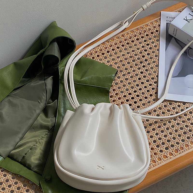 Women's Minimalist Small Crossbody Bag - Versatile Spring/Summer Design, Age-Reducing, Ideal for Students