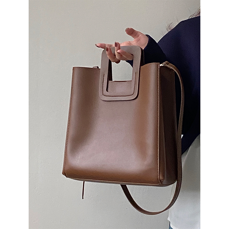 Women's Retro Handheld Tote Bag - Large Capacity Crossbody Bag for Spring Summer 2025 - Niche Design, Chic Style