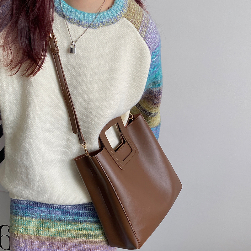 Women's Retro Handheld Tote Bag - Large Capacity Crossbody Bag for Spring Summer 2025 - Niche Design, Chic Style
