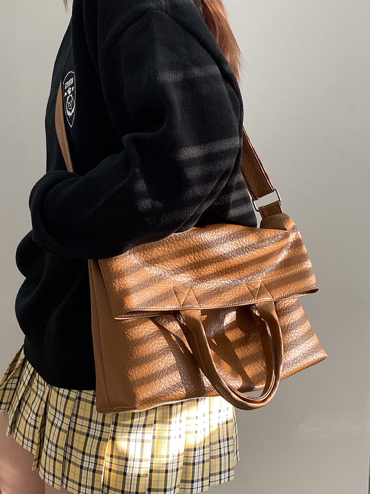 Women's Retro Korean Large Capacity Tote Bag - Stylish Shoulder Crossbody Bag for Everyday Use